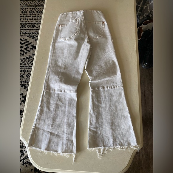 Cute white - Picture 2 of 4